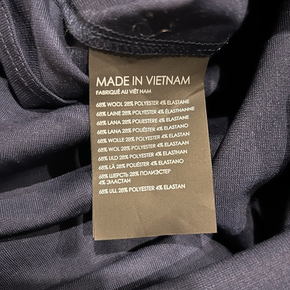 Club Monaco NWT Navy Blue Funnel Neck Sleeves Blouse Top Size XS Modern - Picture 4 of 4